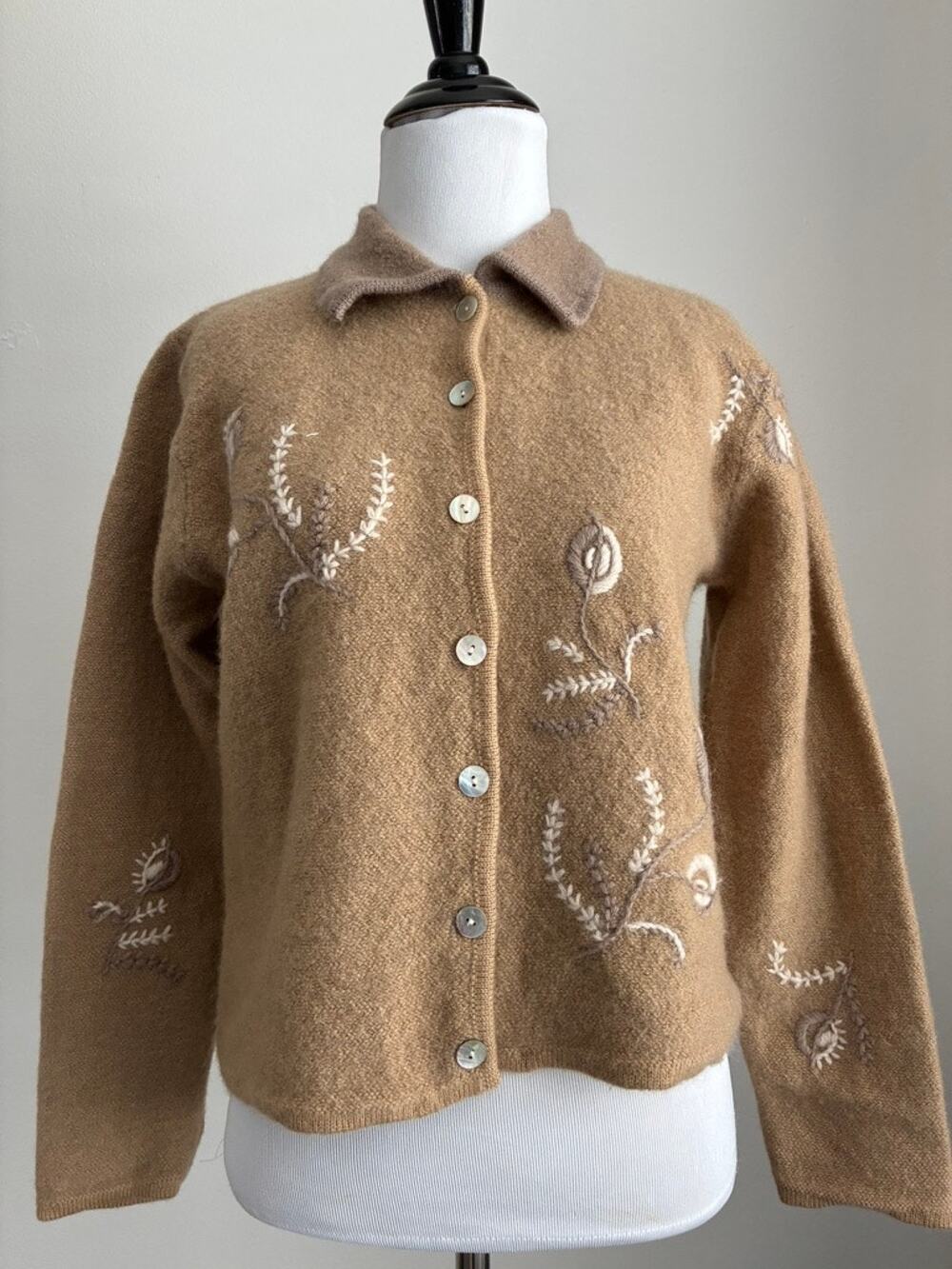 Karen Scott L 100% Wool Cardigan Tan Floral Embroidered Collared VTG FLAW